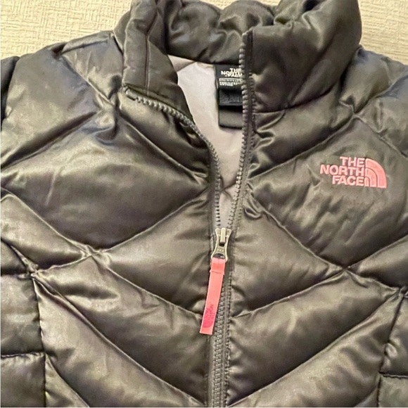 The North Face 550 Girl’s Puffer Jacket (Size M - 10/12) - Picture 7 of 12